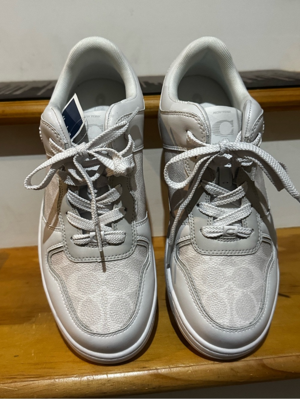 Coach Women  Lowtop Leather Sneaker. Color Signature White/grey 9  CI217 New